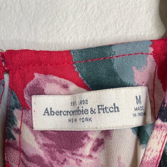 A&F FLORAL HALTER TOP💐 - Picture 2 of 2